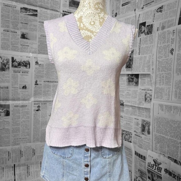Wild Fable Lilac Floral Intarsia Knit Sweater Vest Y2K Preppy Style Size Small - Picture 1 of 5